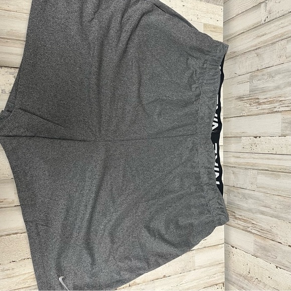 Nike Dri-FIT Attack Women's Mid-Rise 5" Unlined Training Shorts (Plus SZ) 2X - Picture 4 of 8